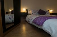B&B Liverpool - Lovely Master Bedroom with King Size Bed - Bed and Breakfast Liverpool