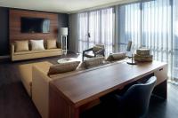 Executive Suite, Concierge lounge access, 1 King, Sofa bed