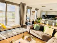 B&B Bertrange - Luxurious 3 Bedrooms with Parking and Terrace-Ber1 - Bed and Breakfast Bertrange