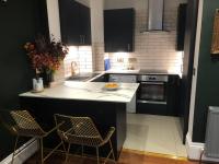 Trendy 3 Bedroom Home Close To Margate Beaches Bars Resturants 2 Night Min Stay - B&B