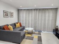 B&B Kidlington - Panorama House, Luxury 2-Bedroom Apartment 2 - Bed and Breakfast Kidlington