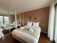 Le Mont-Veyrier, parking et vue - B&B