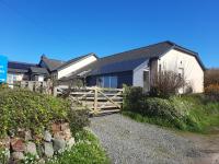 Cwmwdig Cwtch (3 minutes drive to Abereiddy bay!) - B&B Haverfordwest