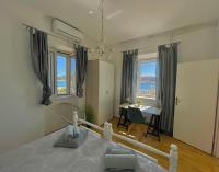 Seafront apartment with amazing view - B&B Jezera