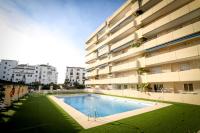 MARBELLA BANUS SUITES - Marbella Marina Banus, Deluxe Apartment, 2BDM-2BHT, Balcony Terrace with Sea and Sunrise Views, Walk Dist-1min to El Corte Ing Luxury Shop & 3min to The Beach, Ideal for Families - B&B Marbella