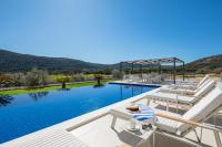 B&B Marina - Luxury Villa Dolac by Trogir and Split, complete privacy in untouched nature with infinity massage heated pool - Bed and Breakfast Marina