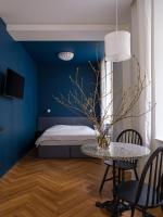 MIRO Rooms Skolas - quiet chic, free parking, self check-in - B&B Riga