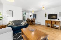 B&B Porthtowan - House 5 Ironcroft - Modern Pet-friendly & hot tub, Walk to beach & village - Bed and Breakfast Porthtowan