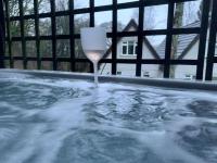 B&B Gunnislake - 3 bed holiday home with hot tub Valley Lodge 32 - Bed and Breakfast Gunnislake