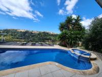 Poolside Paradise, Private comfort, stunning views, and effortless self checkin - B&B Għajn il-Kbira