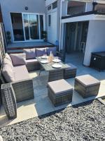 Delightful newly renovated 3-bed house with garden beach hut - B&B