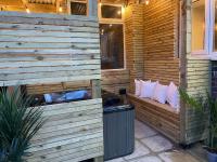 Sea Glass Cottage - Luxury hotel style 3 bed with hot tub - Chambres d’hôtes