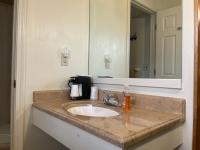 Park Lake Motel - Bed and Breakfast