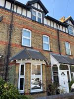 Westgate Two-Bedroom Homestay Suite - Bed and Breakfast