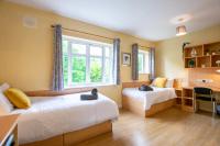 B&B Galway - 87 - 4 Bedroom Townhouse With Parking - Bed and Breakfast Galway