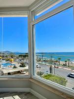 SA Apartments! Beachfront Apartment with Sea View & Pool - B&B