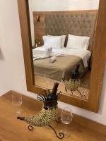 Zimmer mit Queensize-Bett und Balkon