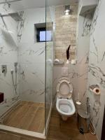 Kamer met Queensize Bed en Balkon