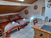 B&B Fourneaux - STUDIO LE MONT-CENIS, GARAGE pour motards et cyclistes, gare a 800m - Bed and Breakfast Fourneaux