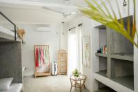 Dormitorio Femminile con 6 Letti