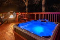 B&B Oakhurst - Wooded Hills Mountain home with Hot tub, Jacuzzi, Game Room, Pool Table - Bed and Breakfast Oakhurst
