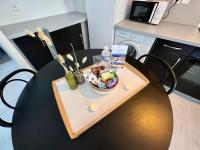 LE PRADO - Spacieux studio tout confort sur les hauteurs de Grasse - Bed and Breakfast