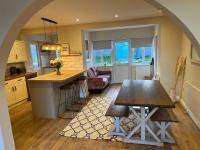 Stones Throw - stunning house, mins from beach and dogs welcome - B&B