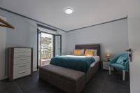 3-bedroom home in Capelas with AC, Heat & parking - B&B Ponta Delgada