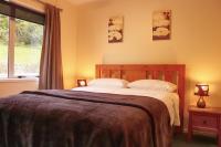 One-Bedroom Top Floor Apartment - Queen Bed