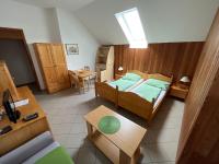 Tweepersoonskamer met 2 Aparte Bedden en Badkamer