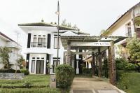 B&B Batu - Villa Pinus 4 Bedroom with Mountain View - Bed and Breakfast Batu