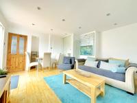 White Eden - explore Cornwall from a comfy central appartment - Bed and Breakfast St Austell