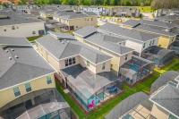 Stylish Resort Villa w Pool Near Disney Gated 5BR - B&B Kissimmee