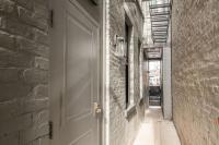 Prime OTR steps to Vine St, Lux Full Bed, Workspace, fast WiFi, 50in Smart TV, Sleeps 3ppl - B&B
