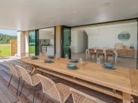 Coastal Daze - Cooks Beach Holiday Home - B&B