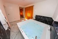 Hedonist Spa Jacuzzi Sarajevo Free parking - Ferienwohnung Sarajevo