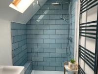 Sea Urchins, The Bay, 2 bedrooms with ensuites, balcony with sea view, parking, 2 dogs welcome - Bed and Breakfast Filey