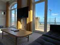 Clifton Seafront Apartments - Sandown, Isle of Wight - FREE Return Car Ferry for 3 nights or more - B&B Sandown