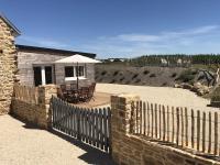 Charmante Maison de Campagne en Pierres et Bois - Ferienwohnung Sartilly