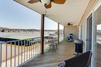 Lakefront Ozark Condo with Spacious Balcony! - Ferienwohnung