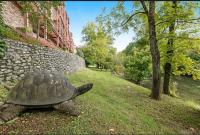 Bandit's Riverfront Retreat - Mountain View- Condo-Fishing-Balcony-Fireplace-Great Location! - B&B