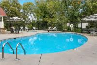 Bandit's Riverfront Retreat - Mountain View- Condo-Fishing-Balcony-Fireplace-Great Location! - Chambres d'hôtes Pigeon Forge