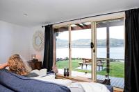 Shack on the Bay - A Lovely Bayside Cabin - B&B Strahan