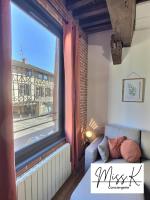 ''La Fenêtre sur le marché'' de Miss.K Conciergerie - B&B Châtillon-sur-Chalaronne