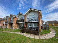 B&B Lowestoft - Lovely 6 Berth Villa At Waterside Village Park In Corton Ref 14100w - Bed and Breakfast Lowestoft