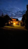 Stort hus med trädgård - sjötomt med egen båt - B&B