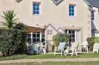 LocaLise - Maison E2 au Guilvinec - A 20m de la mer avec jardin et piscine - Tout à pied, plage, port, centre commerces, marché - Wifi inclus - Vue mer de la chambre - Animaux bienvenus - Linge de lit inclus - B&B Guilvinec