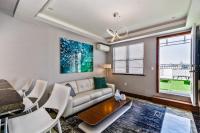 B&B Philadelphia - The Gem - Stylish Penthouse with a Private Deck - Bed and Breakfast Philadelphia