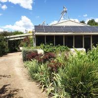 Strawbale Cottage - Wingspread Garden - B&B