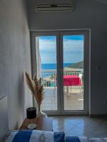 Studio Apartment with Terrace with Sea View (2 Adults)